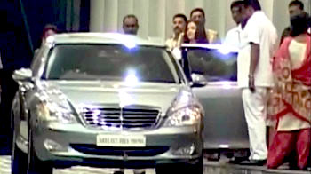 Aishwarya, Beti B visit Amitabh Bachchan