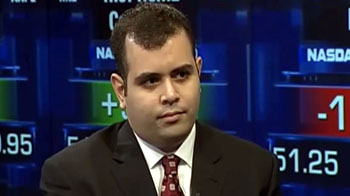 US stocks rise on strong economic data, Greek bailout news