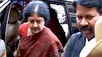 कोर्ट में फूट-फूटकर रो पड़ीं शशिकला