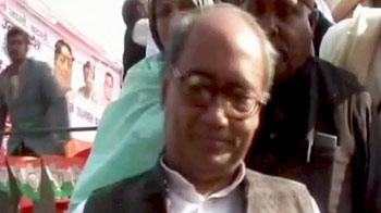 आडवाणी पर दिग्विजय ने साधा निशाना