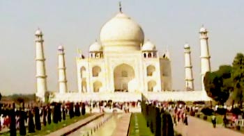 आगरा पहुंची 'इलेक्शन एक्सप्रेस'