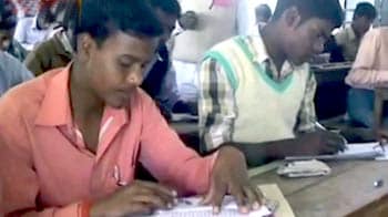Videos : बिहार में बोर्ड परीक्षाओं में जमकर नकल