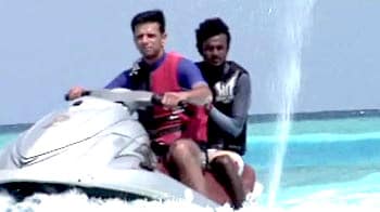 Video : Dravid rides the waves