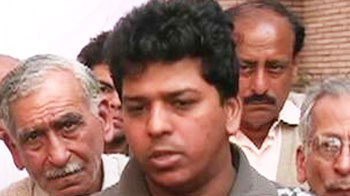 Senior citizen dies after being pushed by Delhi cops: Son's account Senior citizen dies after being pushed by Delhi cops: Son's account