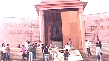 UP polls: Covers come off statues of Mayawati in Lucknow, Noida