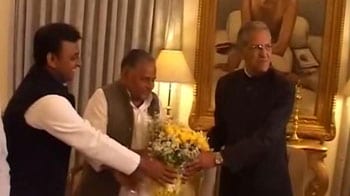 Video : Yadavs meet Governor amid surging demand for Akhilesh as Chief Minister