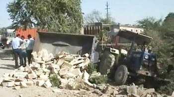 Mining mafia mows down IPS officer by tractor Mining mafia mows down IPS officer by tractor