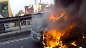 Video : Caught on camera: Burning car on Faridabad highway