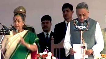 Video : Bahuguna sworn-in as Uttarakhand Chief Minister; Harish Rawat rebels