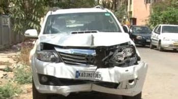 Video : SUV drives onto pavement, kills man; Bangalore driver is missing