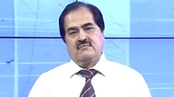 Globe Capital: Sell Sesa Goa, Titan; hold Satyam, Sesa Goa, RComm Globe Capital: Sell Sesa Goa, Titan; hold Satyam, Sesa Goa, RComm