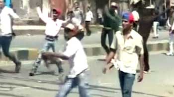 पटना : प्रदर्शन कर रहे छात्रों पर लाठीचार्ज