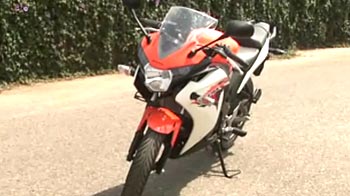 First Look at Honda's mini sports bike - CBR 150R