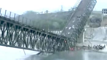 Video : उत्तराखंड में पुल गिरने से छह की मौत