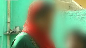 बच्चों की मौजूदगी में मां से रेप