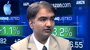 US consumer confidence dips in March