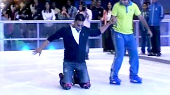 प्रचार के लिए बर्फ पर चले जॉन-अक्षय