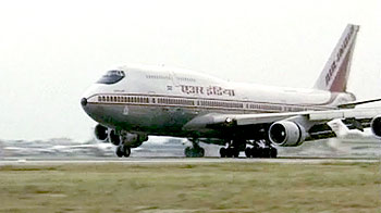 एयर इंडिया के कर्मचारियों ने दी हड़ताल की धमकी