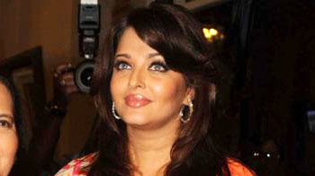 Mom Aishwarya needs a style saver