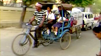 Videos : रिक्शे से स्कूल आए तो खैर नहीं!