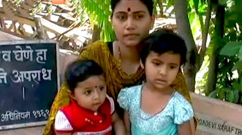 मां की लाश के पास मिले दो मासूम