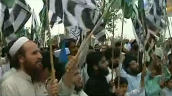 पाक में जरदारी की भारत यात्रा का विरोध