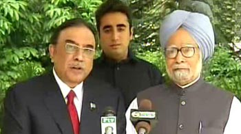 PM meets Zardari, says will visit Pak at 'convenient time' PM meets Zardari, says will visit Pak at 'convenient time'