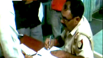 नोएडा : महिला से कार में गैंगरेप