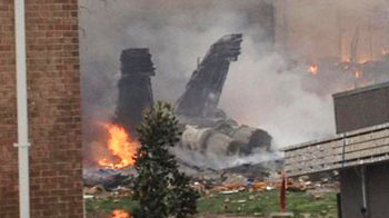 911 calls after jet hit apartment complex in US