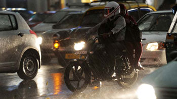 Traffic jams in Delhi after massive storm