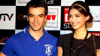 Sonam's movie date with rumoured beau Punit Sonam's movie date with rumoured beau Punit