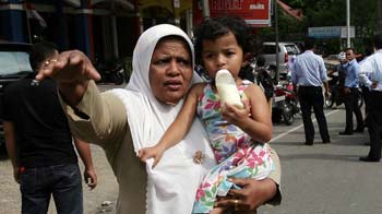 Video : Indonesia quake triggers panic and chaos