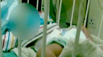 Videos : गुड़गांव : डेढ़ महीने की बच्ची को अस्पताल में छोड़ा
