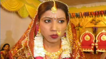 पकड़ी गई फरार लुटेरी दुल्हन पकड़ी गई फरार लुटेरी दुल्हन