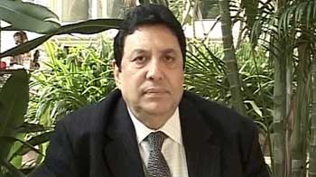 Video : HDFC's Keki Mistry expects repo rate cut; CRR cut unlikely