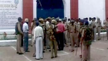 Videos : मेरठ जेल में भिड़े कैदी-पुलिसकर्मी...