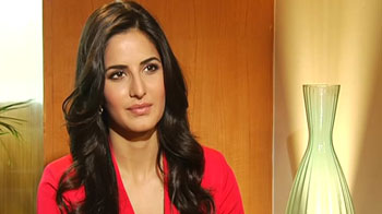 Katrina Kaif tells you why BlackBerry Curve 9220 is a great buy