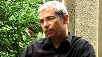 Just Books: A look at Musharaf Ali Farooqi's 'Between Clay and Dust'