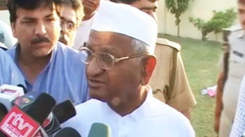 No rift over Ramdev, says Anna; no 'common platform' with yoga guru, says team