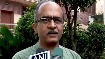 अगवा डीएम की रिहाई की कोशिशें जारी