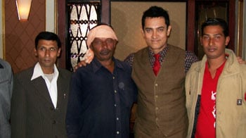 Video : रिक्शावाले के बेटे की शादी में आमिर...!