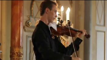 Violinist's classic snub to rude cellphone