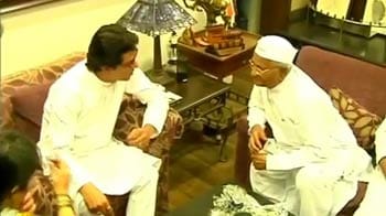 Video : Anna Hazare's praise for Raj Thackeray upsets team members