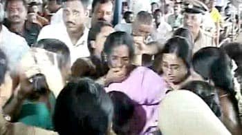 Video : Woman beaten by cops after trying to disrupt Sonia's rally in Karnataka