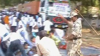 Video : Ranchi: Police lathicharge protesting medical students