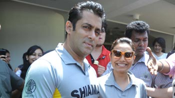 Salman Khan plays cricket for charity
