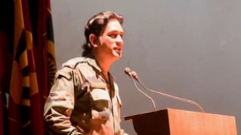 Video : In uniform, Lt Col Dhoni visits Chennai