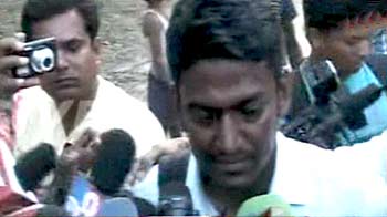 सुकमा के डीएम को रिहा किया नक्सलियों ने