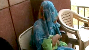 बलात्कारी बाप ने बेटी को बनाया 'मां'