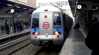 Videos : दिल्ली मेट्रो में हुआ एक बच्ची का जन्म
